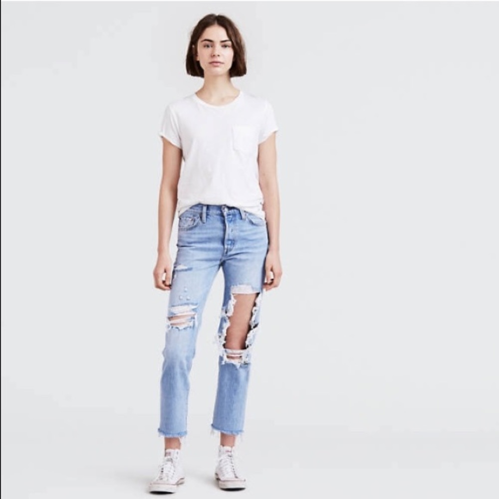 NWT Levi’s 501 Distressed High Rise Jeans